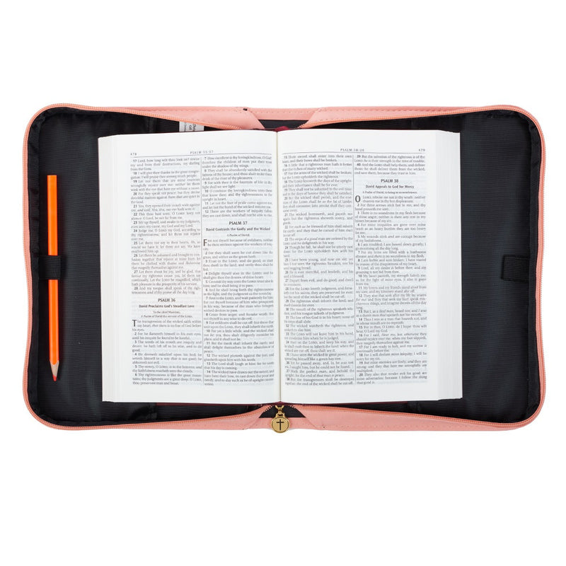 Alles over Rom. 8:28 Peach Luxleather